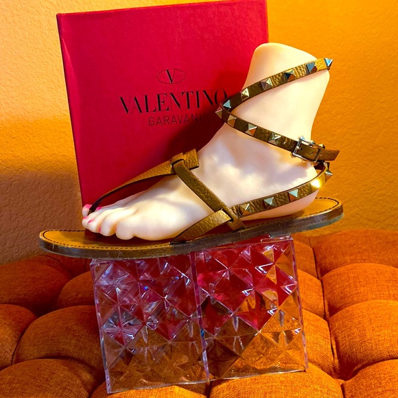 đź’—Valentino rock stud size 39 shoes đź’—with box and dust bags